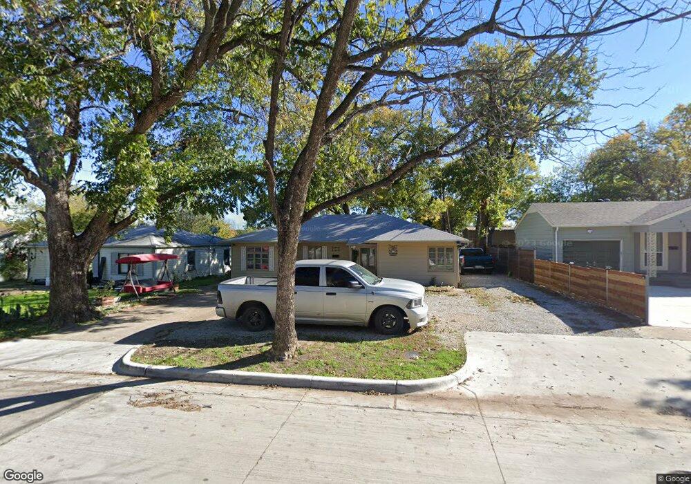 823 SW 5th St, Grand Prairie, TX 75051 - photo 1