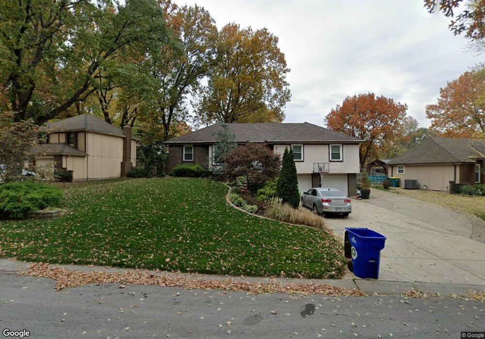 4706 Stearns Ln, Shawnee, KS 66203 - photo 1