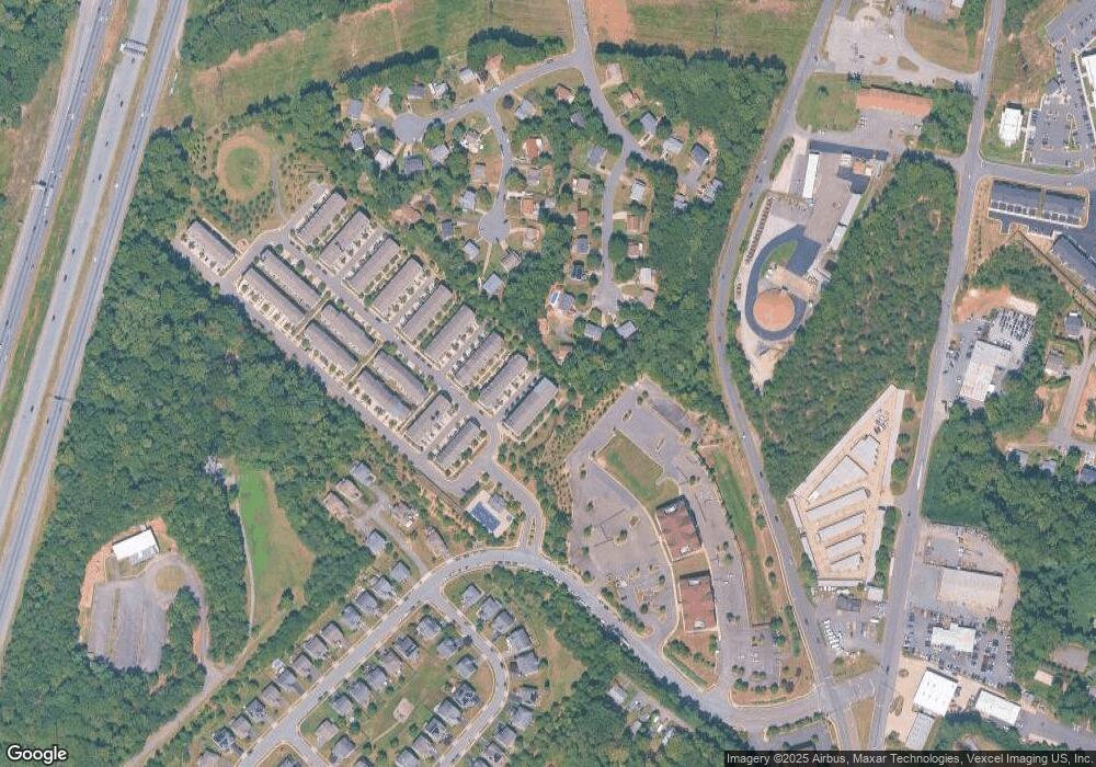 4098 Potomac Highlands Cir, Triangle, VA 22172 - photo 1