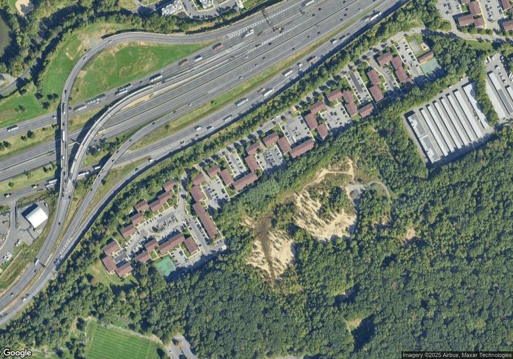 613 Cricket Ln, Woodbridge, NJ 07095 - photo 1