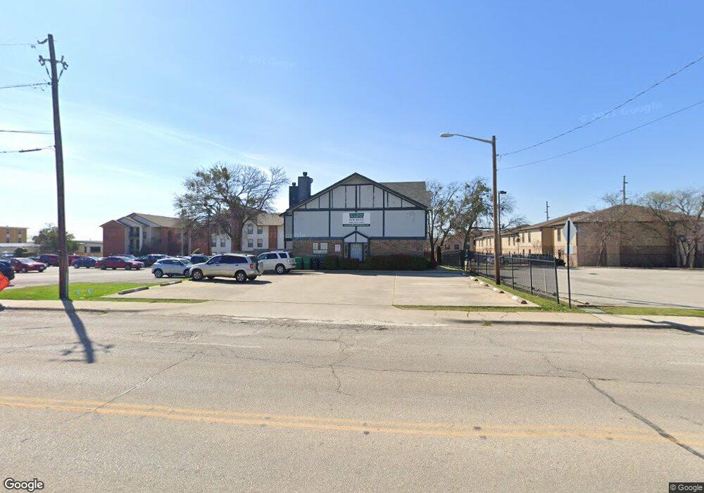 214 N Texas Blvd, Denton, TX 76201 - photo 1