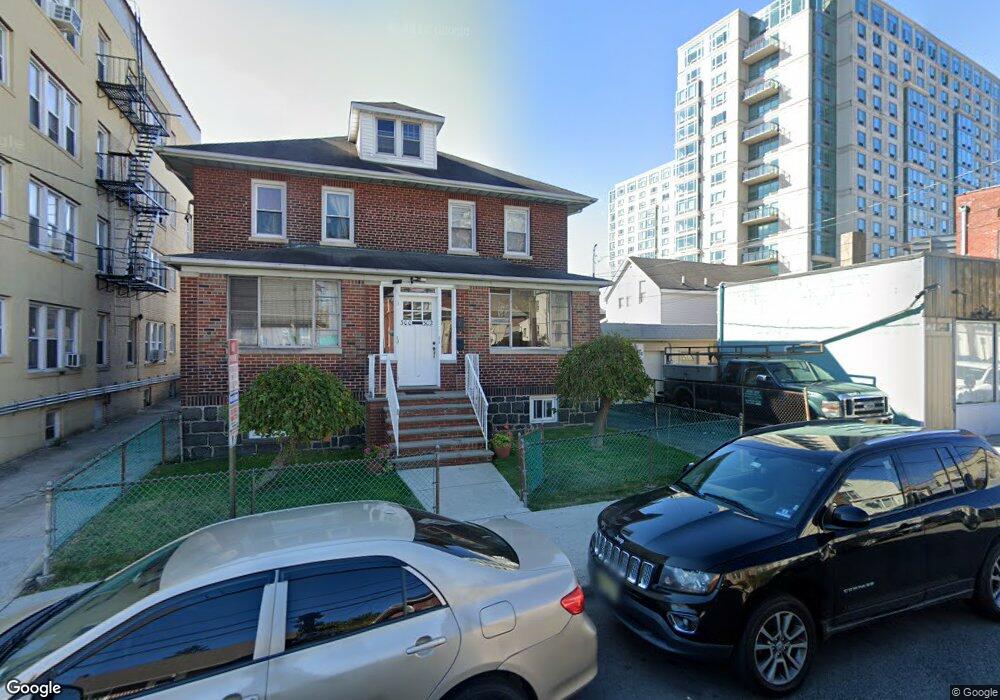 300 Knox Ave unit 302, Cliffside Park, NJ 07010 - photo 1