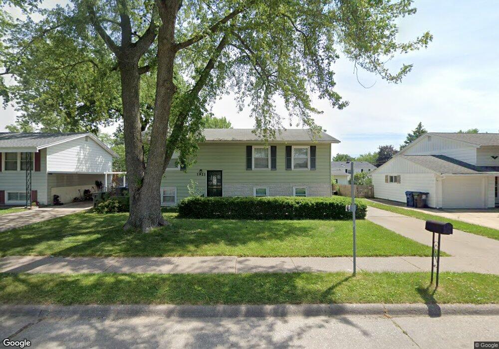 1921 W 70th St, Davenport, IA 52806 - photo 1