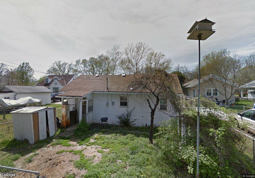 2062 SW Lane St, Topeka, KS 66604 - photo 1