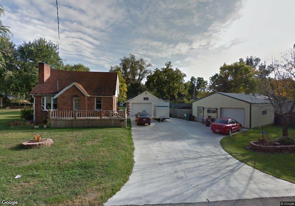 601 Hazel Ave, Newton, IA 50208 - photo 1