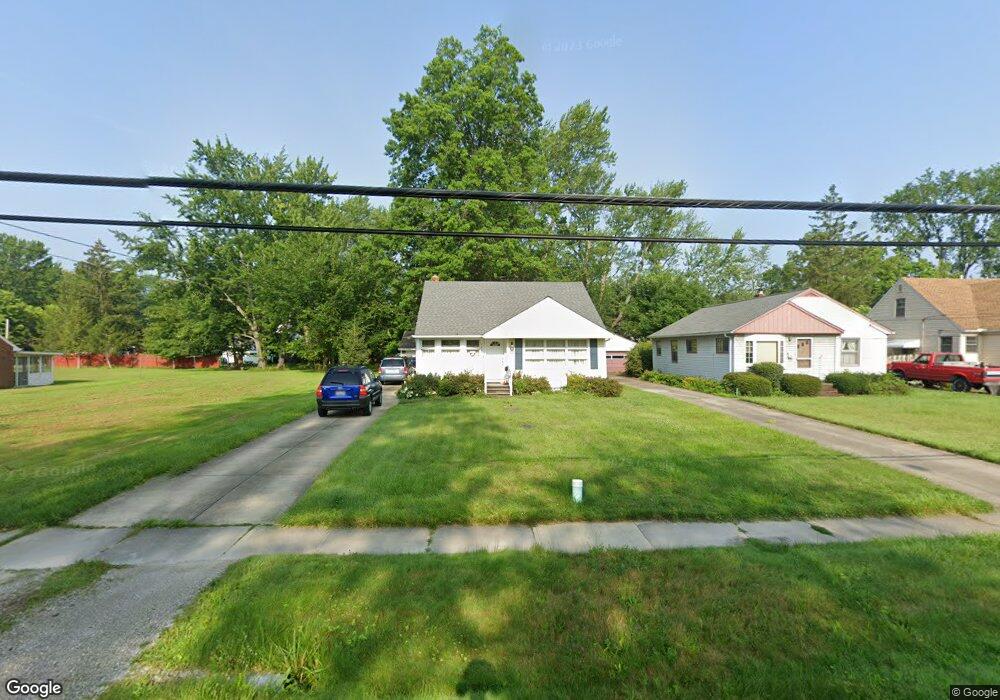 7684 Mapleway Dr, Olmsted Falls, OH 44138 - photo 1