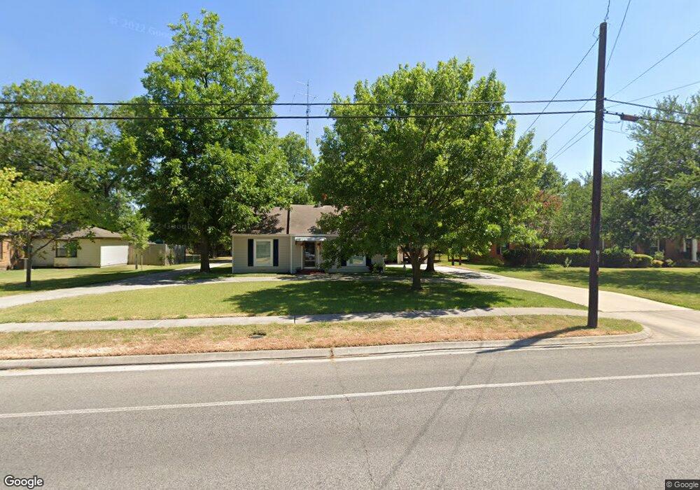 1704 E California St, Gainesville, TX 76240 - photo 1