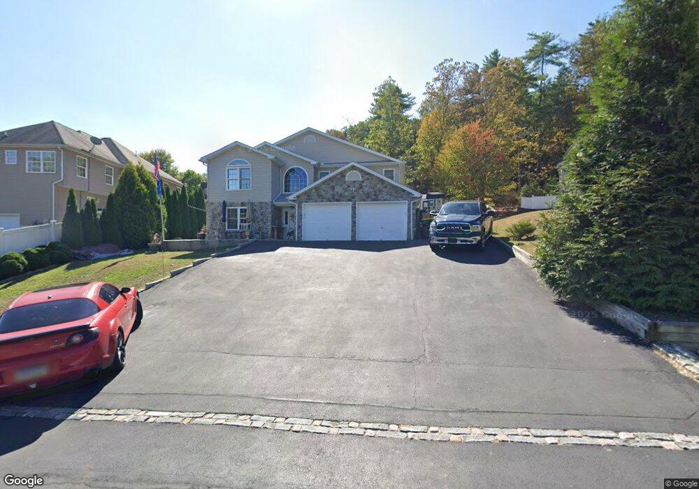 102 Mackenzie Ct, Stroudsburg, PA 18360 - photo 1