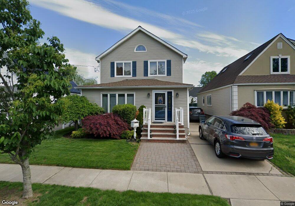 633 Stewart Ave, New Hyde Park, NY 11040 - photo 1