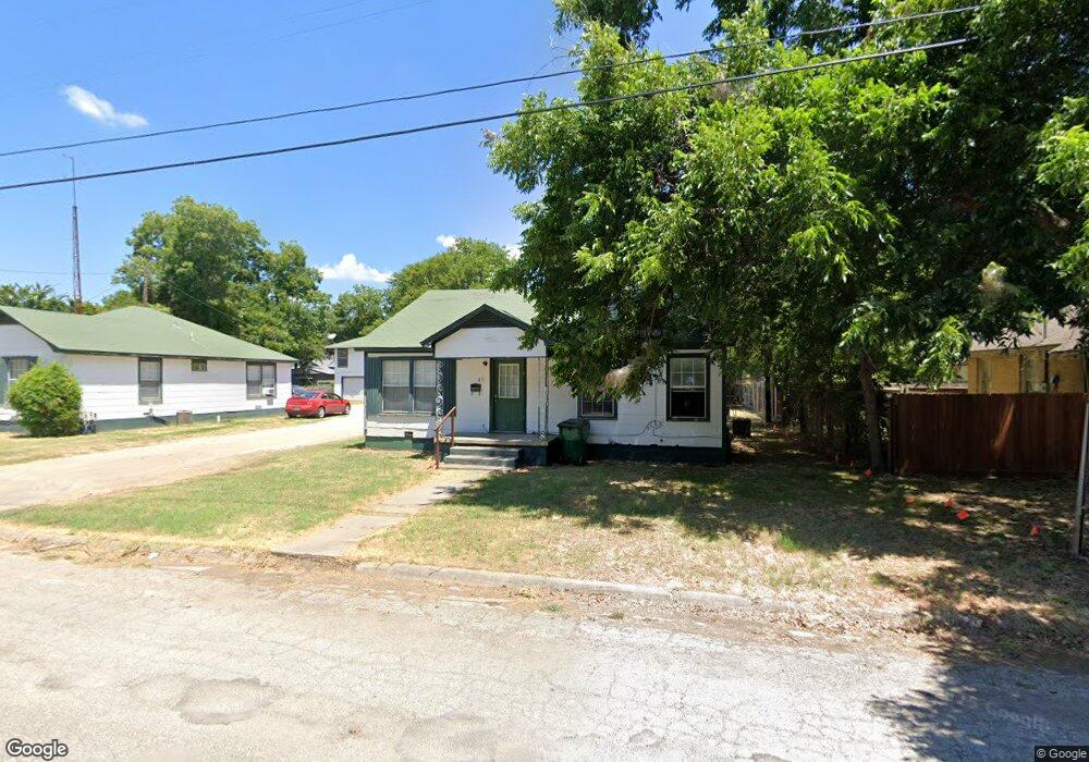 211 Blanton St, Gainesville, TX 76240 - photo 1