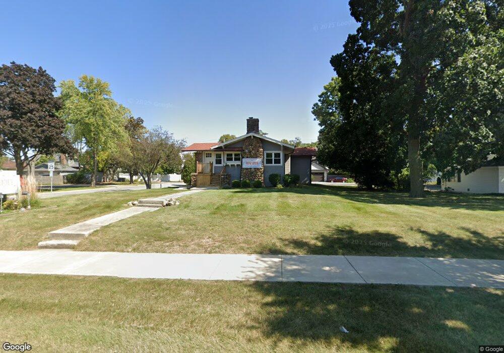 736 N Washington St, Naperville, IL 60563 - photo 1