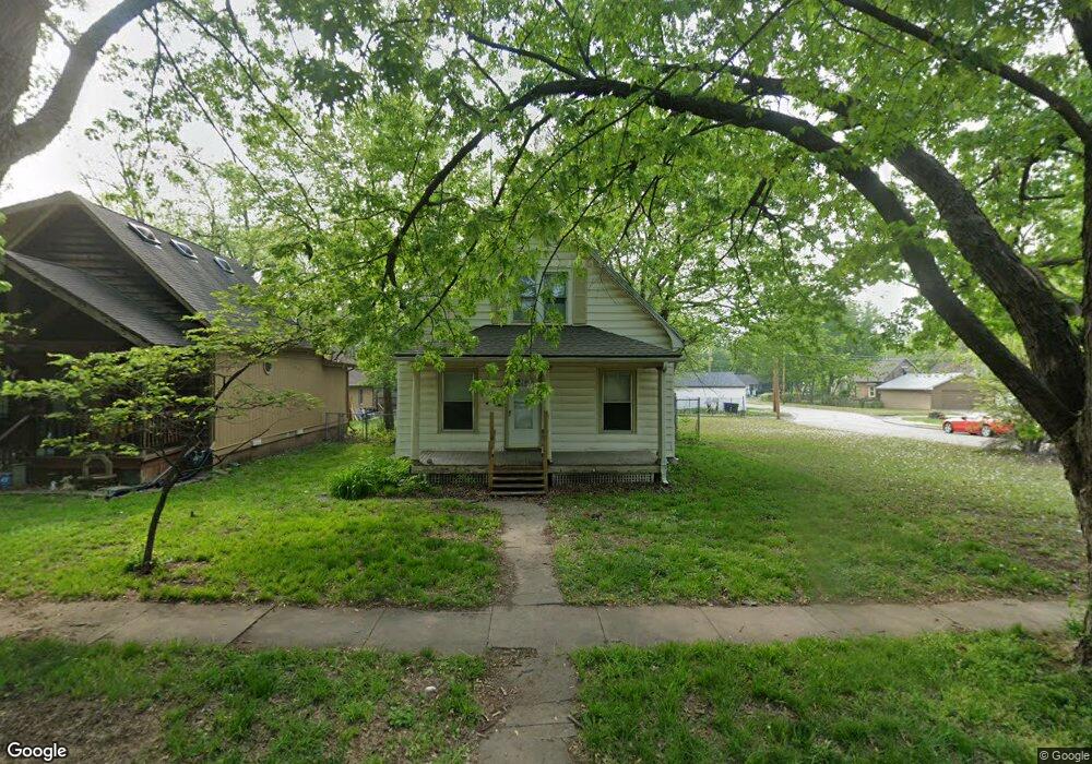 305 SW Roosevelt St, Topeka, KS 66606 - photo 1