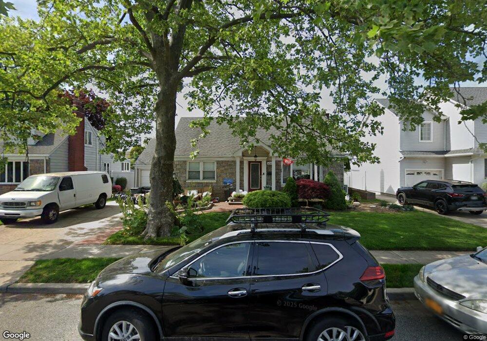 658 Knollwood Dr, West Hempstead, NY 11552 - photo 1