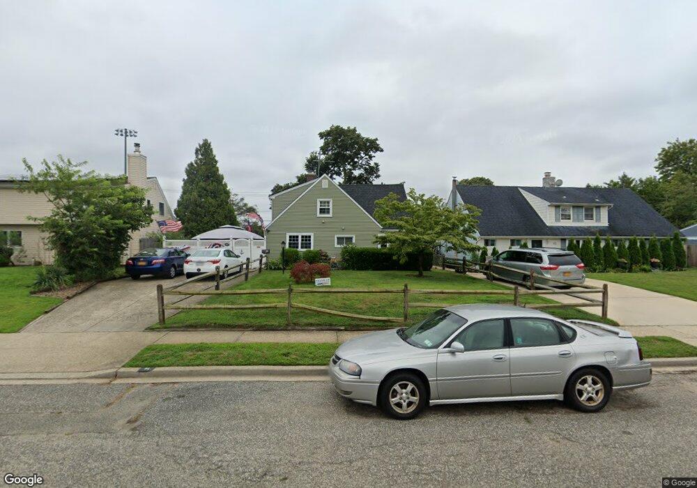 91 Chimney Ln, Levittown, NY 11756 - photo 1