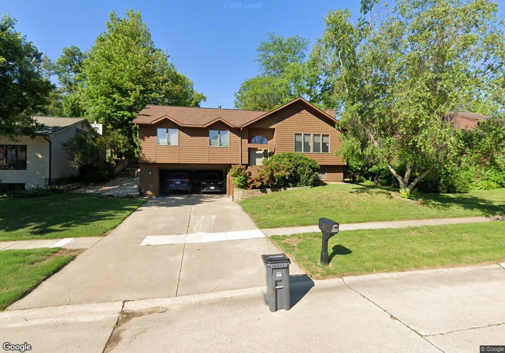 921 Iris Ave NW, Cedar Rapids, IA 52405 - photo 1