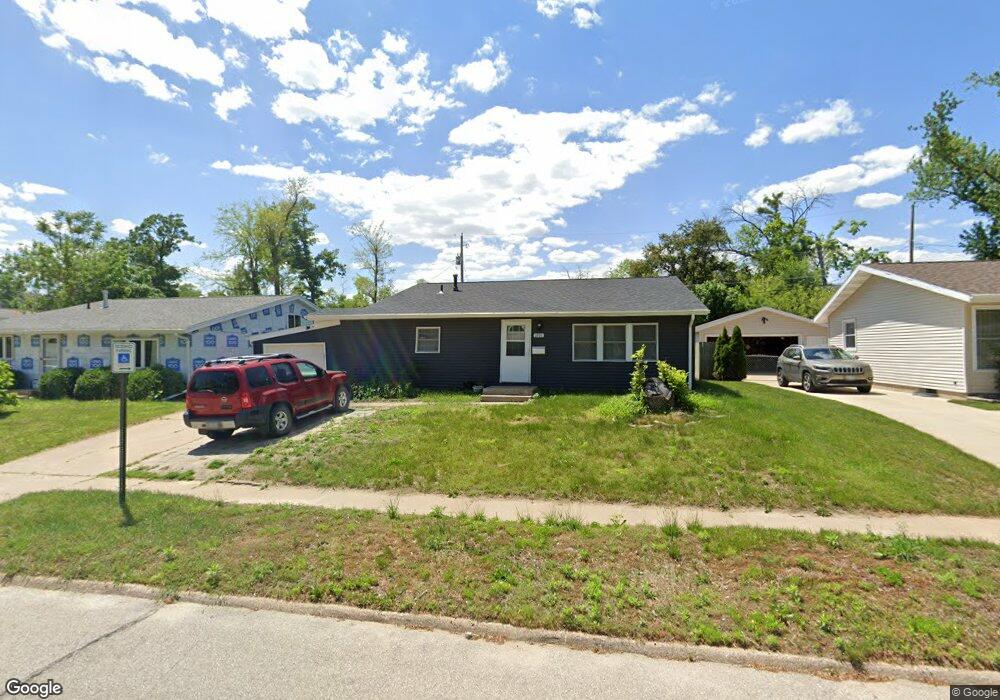 1201 38th St SE, Cedar Rapids, IA 52403 - photo 1