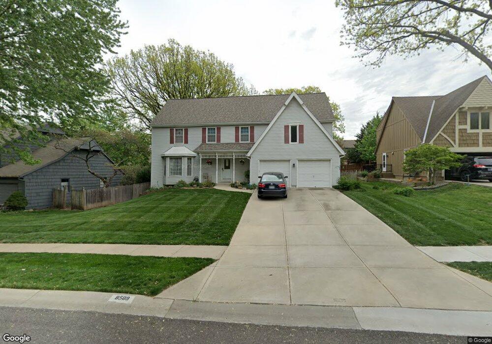 8509 Bradshaw St, Lenexa, KS 66215 - photo 1