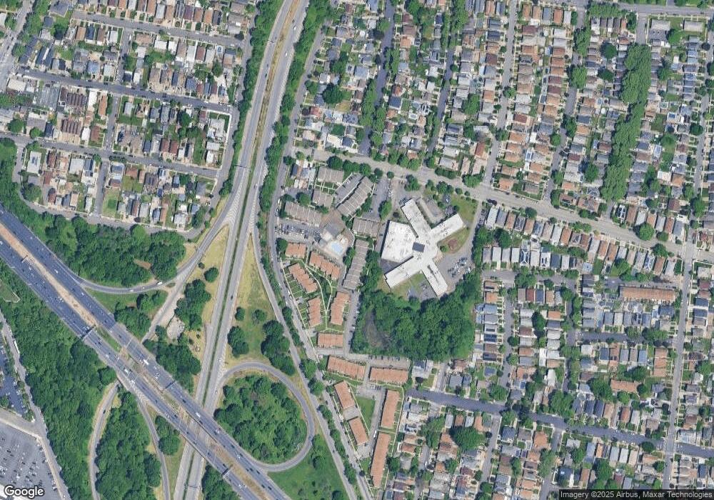 413 Willow Rd E unit 2, Staten Island, NY 10314 - photo 1