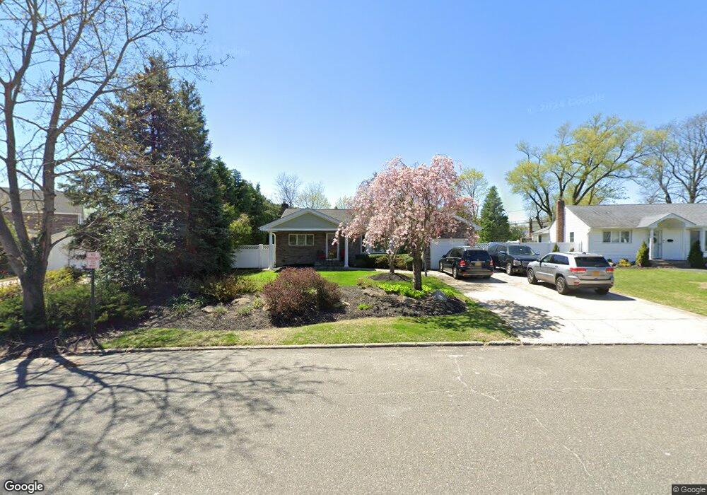 38 Elder Dr, ComMacK, NY 11725 - photo 1