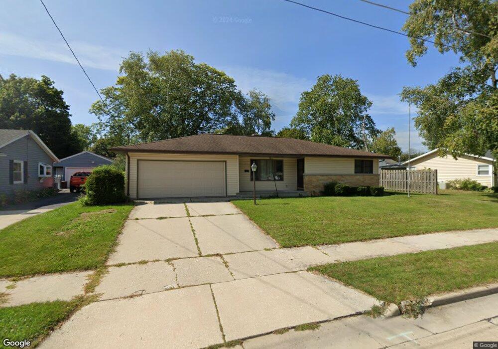 2021 Lexington Dr, Manitowoc, WI 54220 - photo 1