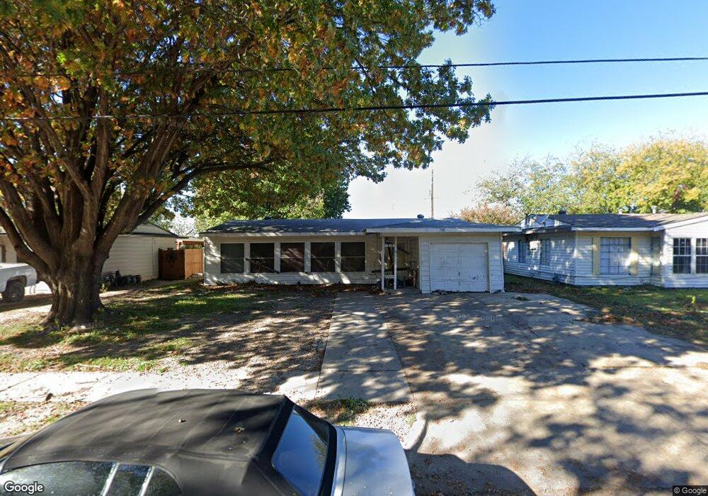 1018 Shawnee Trace, Grand Prairie, TX 75051 - photo 1