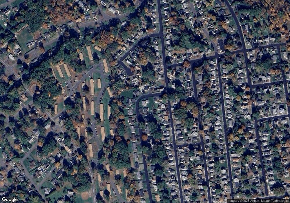 121 Phyllis Dr, Naugatuck, CT 06770 - photo 1