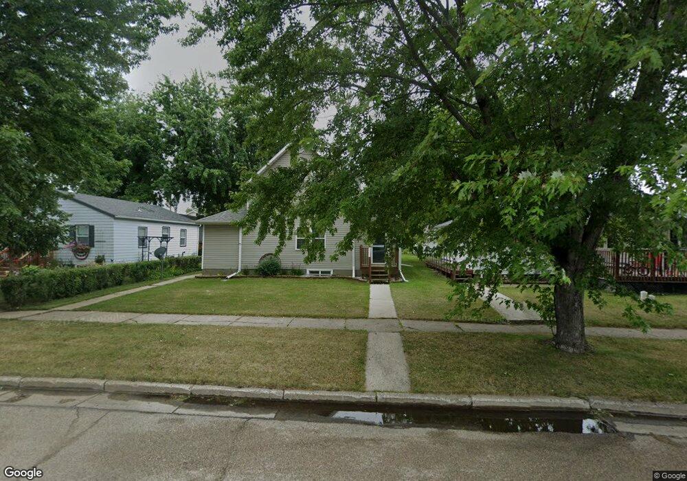 908 9th Ave SE, Jamestown, ND 58401 - photo 1