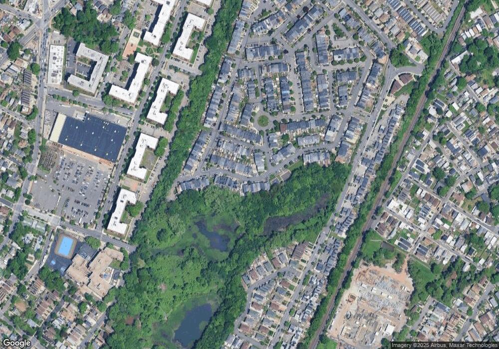 370 Skyline Dr, Staten Island, NY 10304 - photo 1