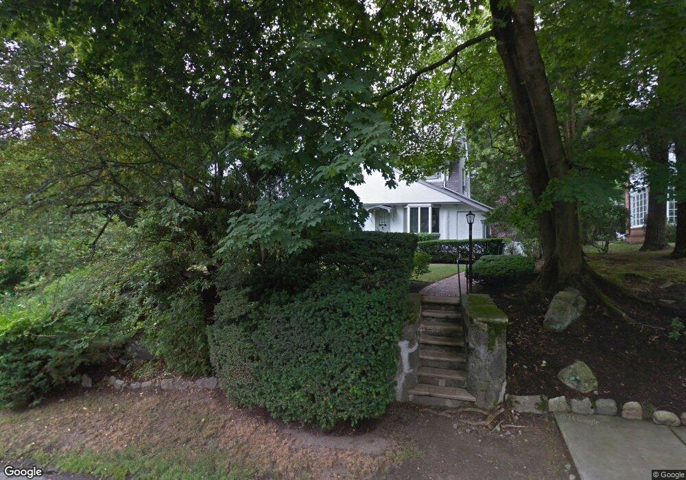 4 Monadnock Rd, Chestnut Hill, MA 02467 - photo 1