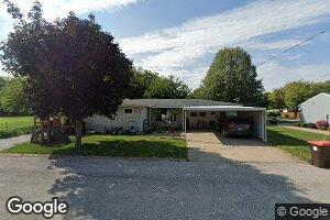 710 Country Ln, Carthage, IL 62321