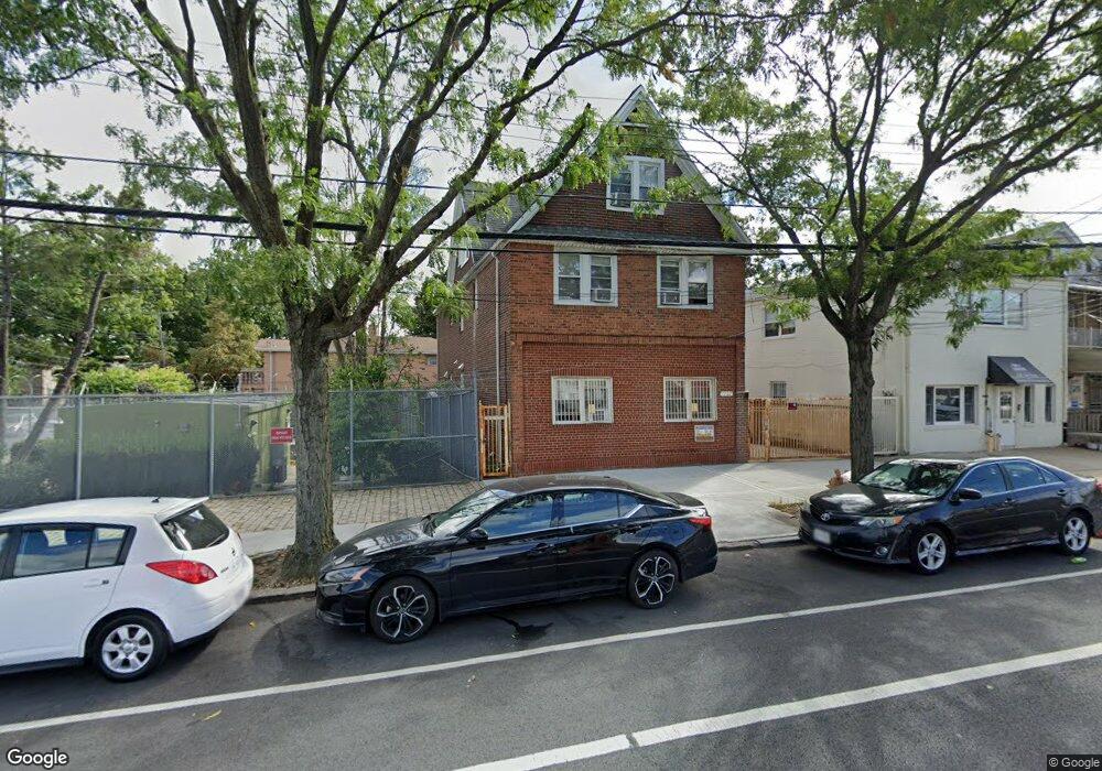 77-07 164th St, Flushing, NY 11366 - photo 1