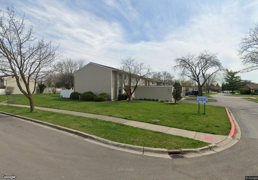 1092 Cascade Dr, Aurora, IL 60506 - photo 1