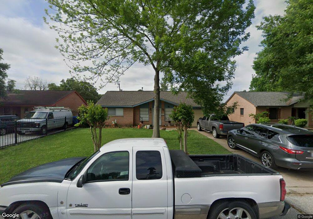 5713 Maywood Dr, Houston, TX 77053 - photo 1