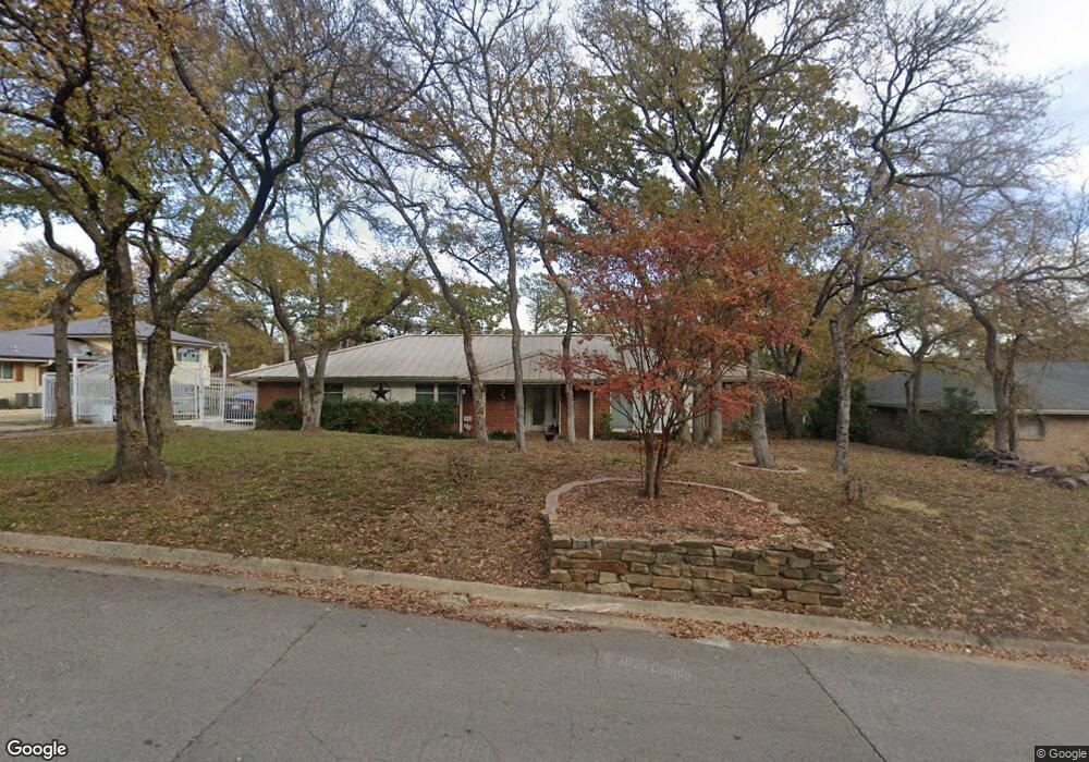 1301 Driftwood Dr, Euless, TX 76040 - photo 1