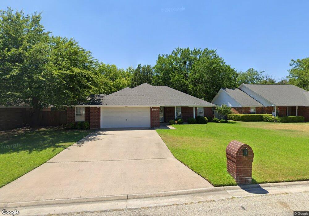1015 Oxford Dr, Gainesville, TX 76240 - photo 1