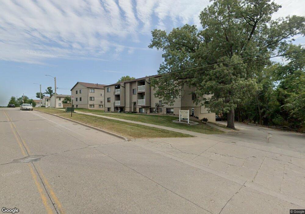 3215 Pioneer Ave SE unit 10, Cedar Rapids, IA 52403 - photo 1