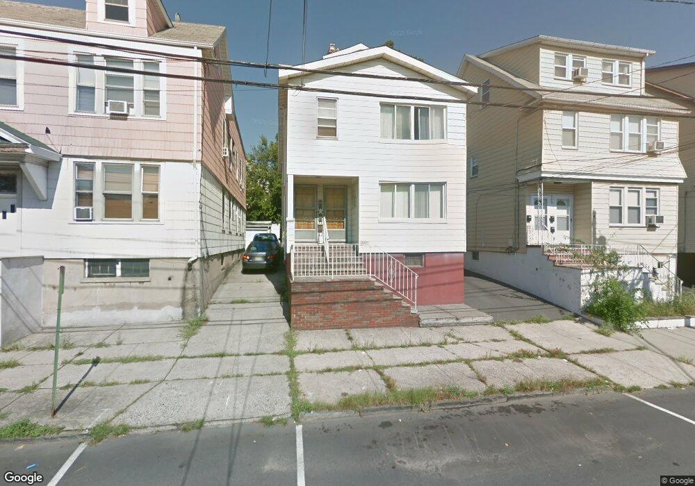 561 Devon St, Kearny, NJ 07032 - photo 1