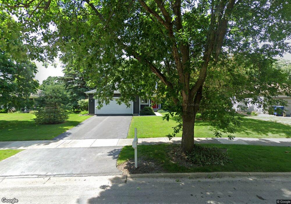 1421 Pinetree Dr, Naperville, IL 60565 - photo 1