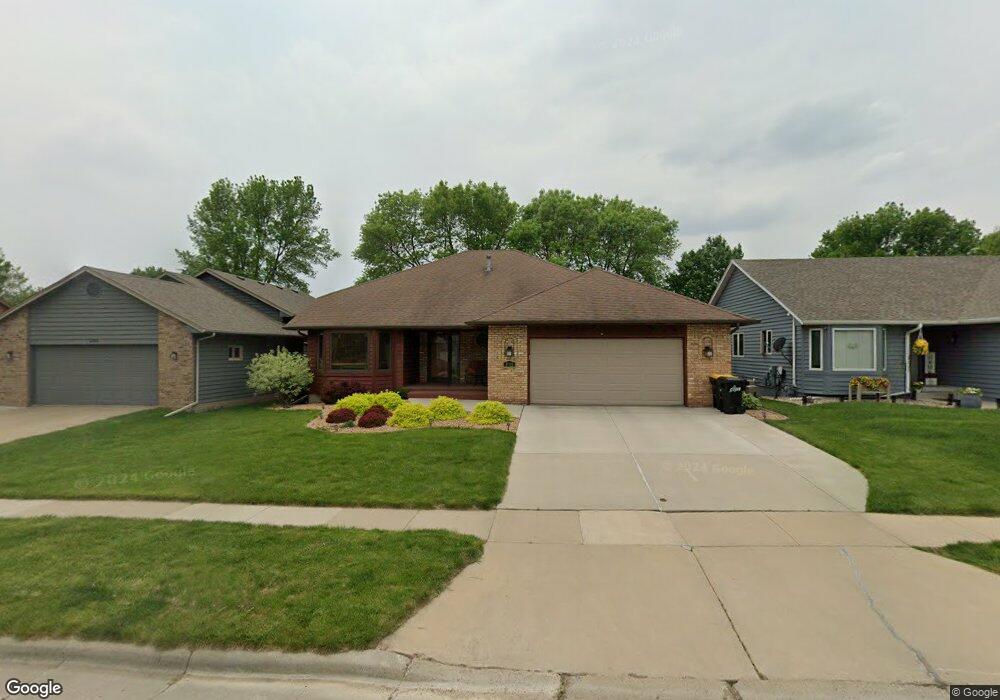 4905 E Blueridge Dr, Sioux Falls, SD 57110 - photo 1