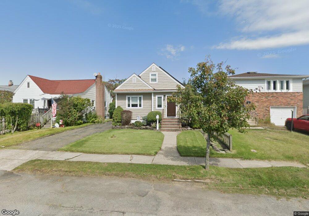 130 Deauville Pkwy, Lindenhurst, NY 11757 - photo 1