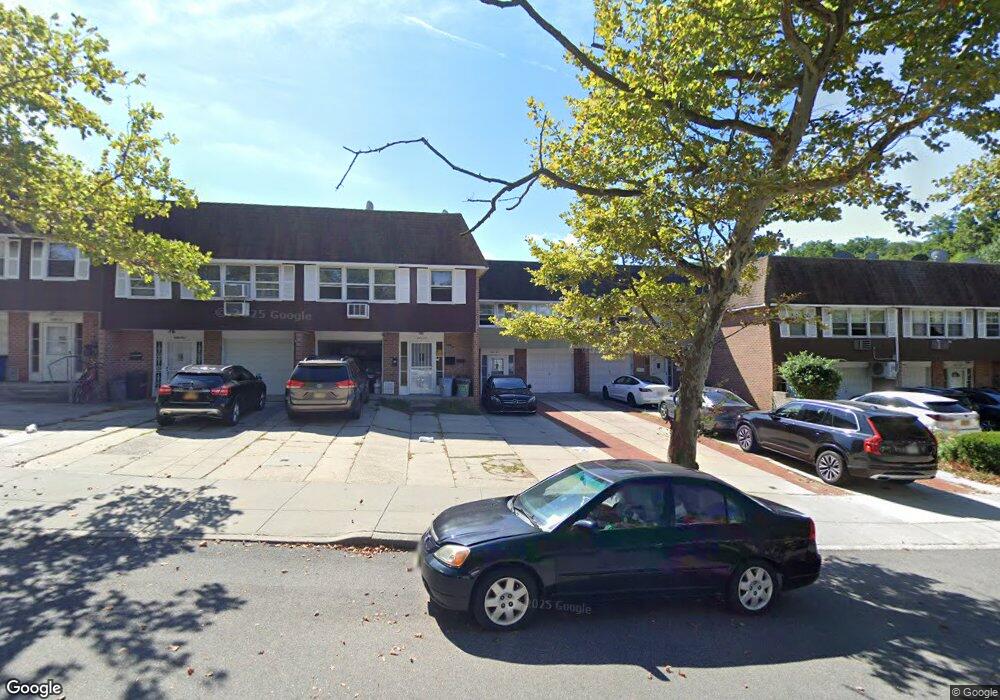 24020 68th Ave unit 38, Little Neck, NY 11362 - photo 1