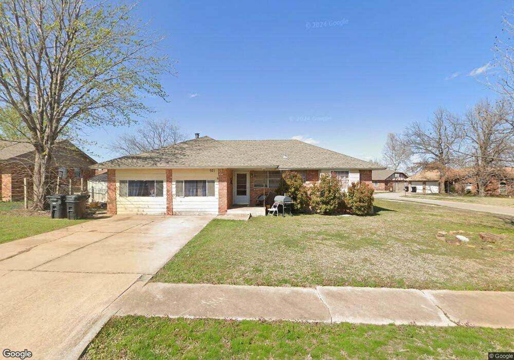 921 NE 6th St, Moore, OK 73160 - photo 1