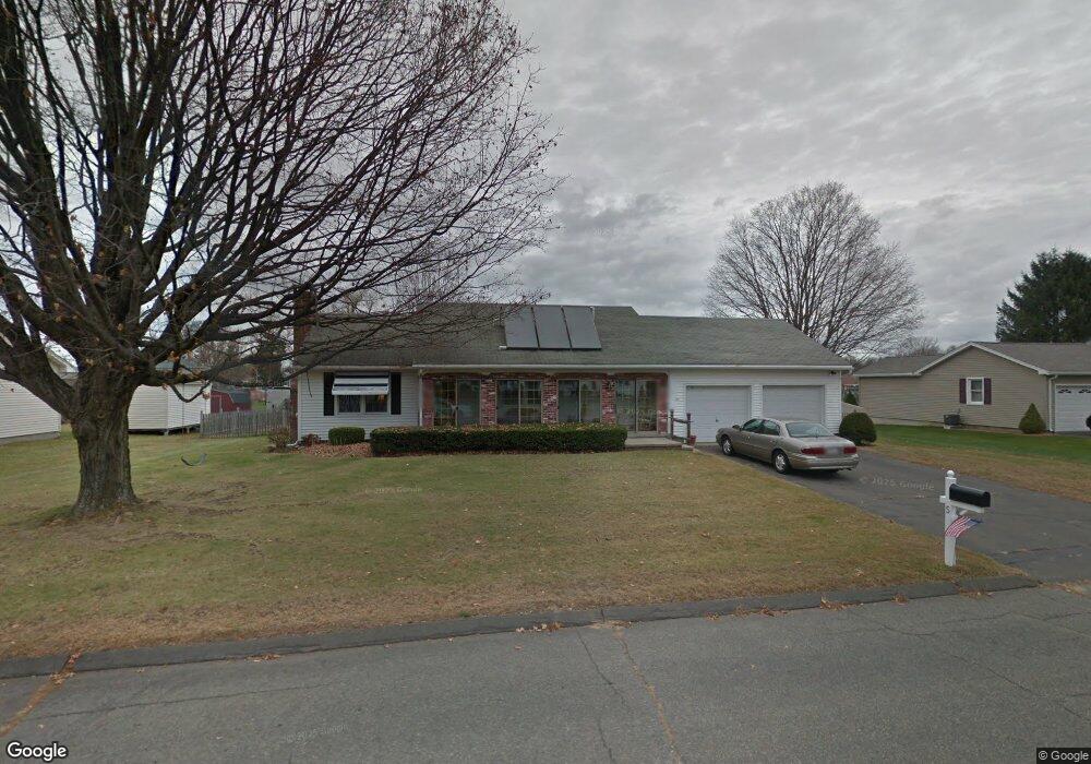 5 Gross Ln, Easthampton, MA 01027 - photo 1