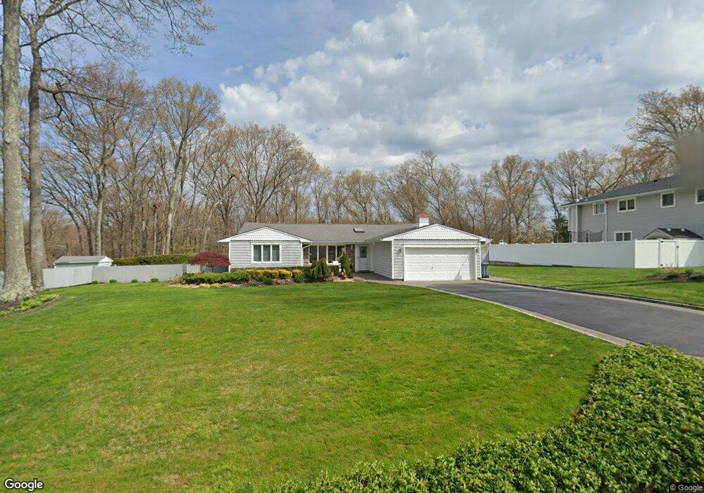 5 Pimlico Ct, ComMacK, NY 11725 - photo 1