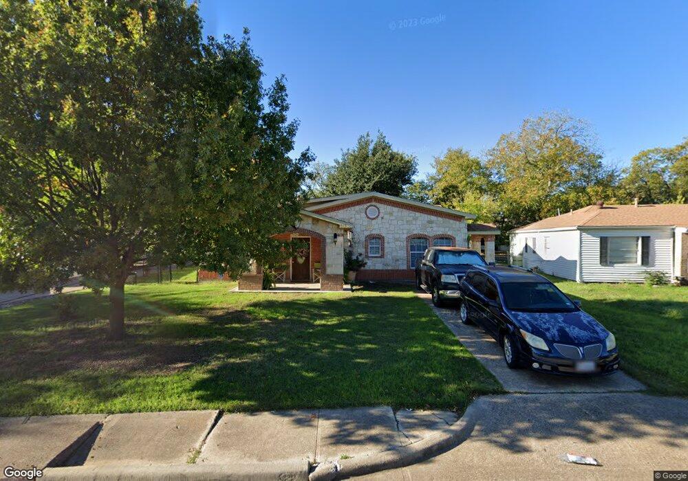 513 Cherokee Trace, Grand Prairie, TX 75051 - photo 1