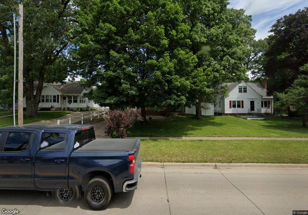 1820 Rainbow Dr, Cedar Falls, IA 50613 - photo 1