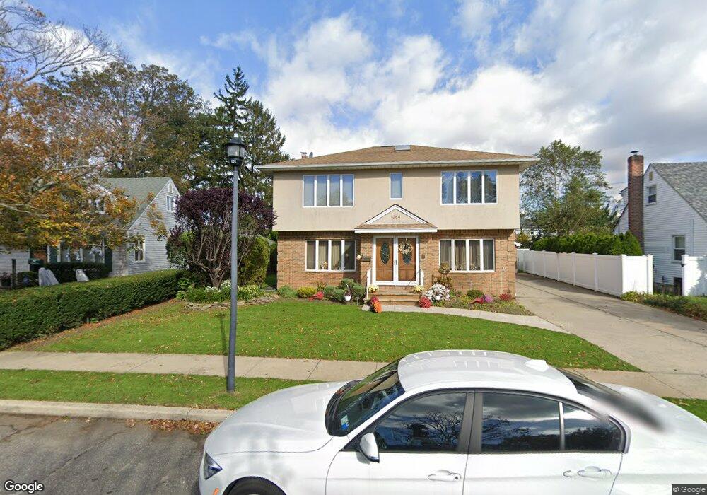 1064 Robin Rd, Franklin Square, NY 11010 - photo 1