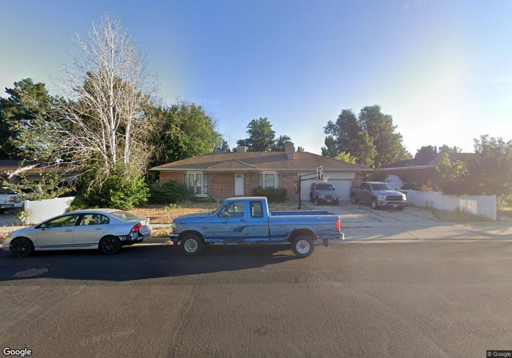 805 E Pinewood Dr, Sandy, UT 84094 - photo 1