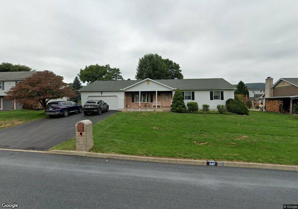 1147 Candlewood Dr, Pen Argyl, PA 18072 - photo 1