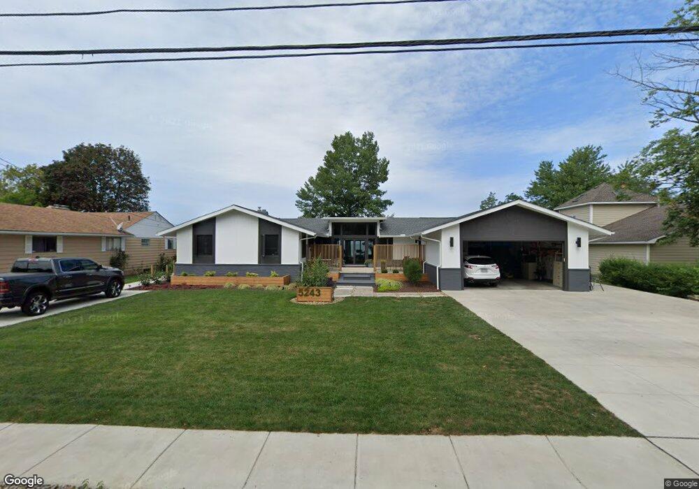 5243 Edgewater Dr, Sheffield Lake, OH 44054 - photo 1